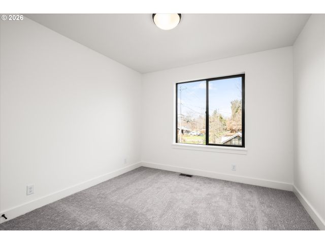 870 W 25TH Ave, Eugene, OR 97405