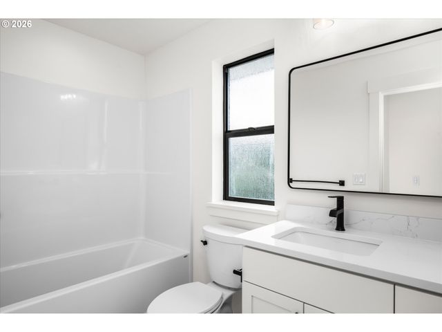 870 W 25TH Ave, Eugene, OR 97405