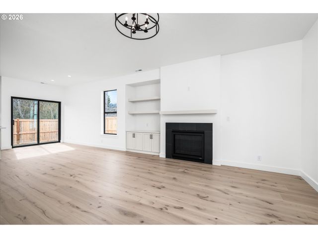 870 W 25TH Ave, Eugene, OR 97405