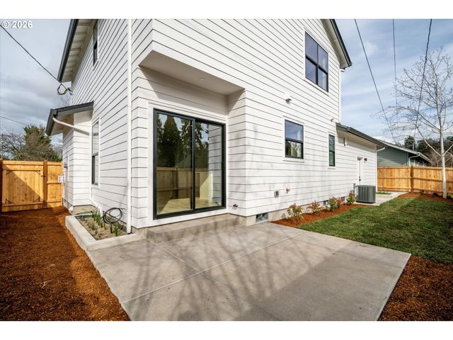870 W 25TH Ave, Eugene, OR 97405