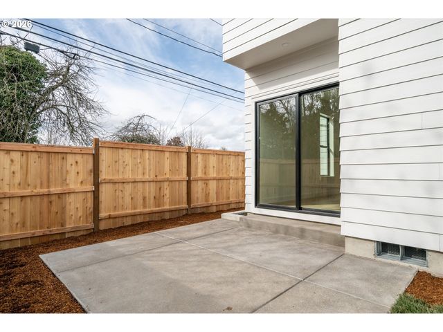 870 W 25TH Ave, Eugene, OR 97405