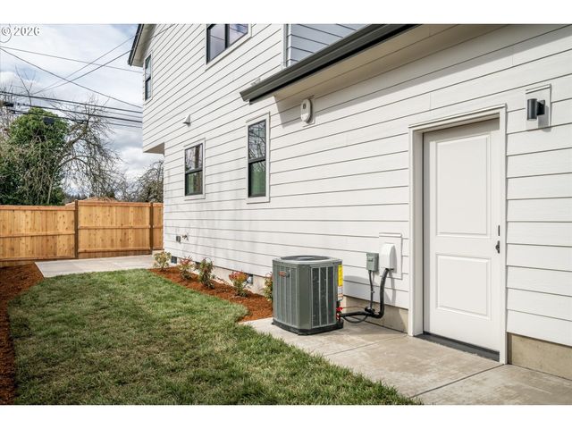 870 W 25TH Ave, Eugene, OR 97405