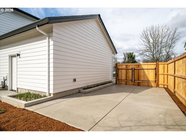 870 W 25TH Ave, Eugene, OR 97405