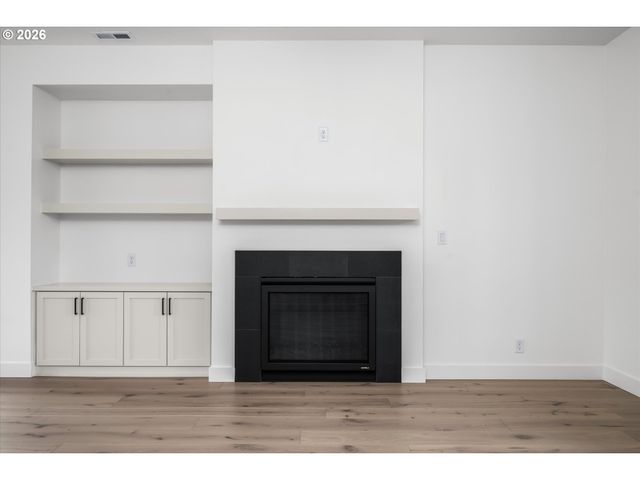 870 W 25TH Ave, Eugene, OR 97405