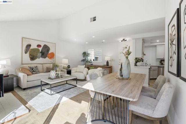 2455 Saint Helena Dr 5, Hayward, CA 94542