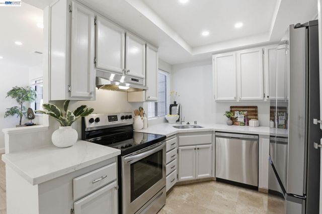 2455 Saint Helena Dr 5, Hayward, CA 94542