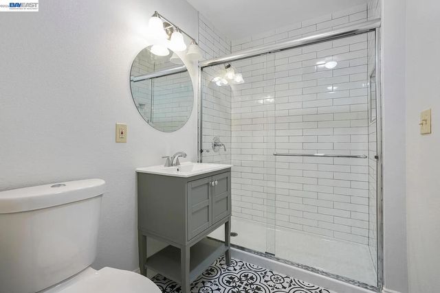 2455 Saint Helena Dr 5, Hayward, CA 94542