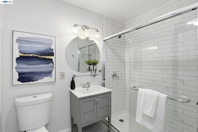 2455 Saint Helena Dr 5, Hayward, CA 94542