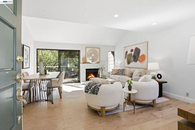 2455 Saint Helena Dr 5, Hayward, CA 94542