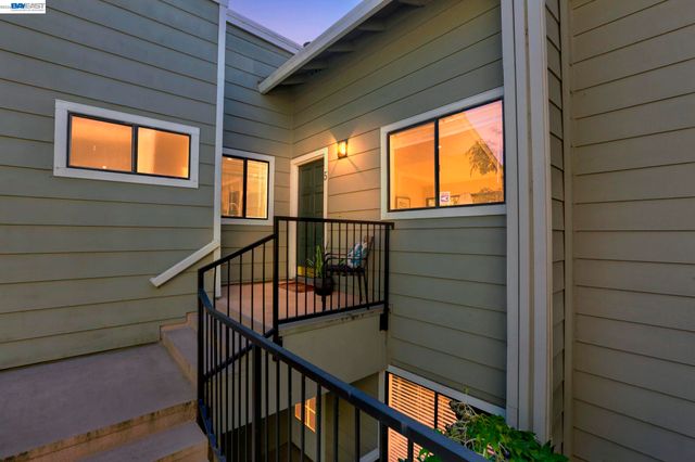 2455 Saint Helena Dr 5, Hayward, CA 94542