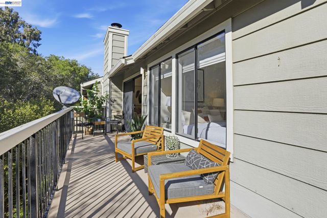 2455 Saint Helena Dr 5, Hayward, CA 94542