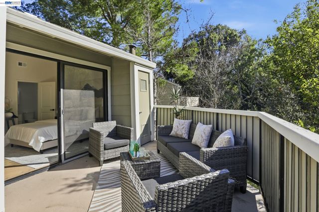 2455 Saint Helena Dr 5, Hayward, CA 94542