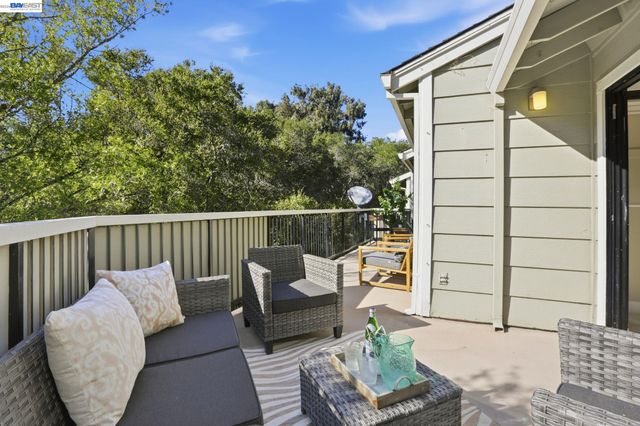 2455 Saint Helena Dr 5, Hayward, CA 94542