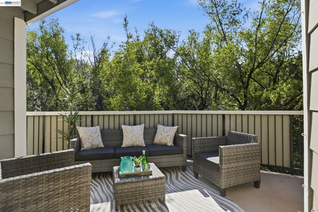 2455 Saint Helena Dr 5, Hayward, CA 94542