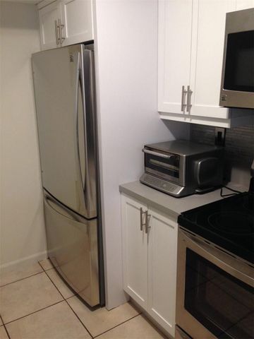 1 Alhambra Circle 407, Coral Gables, FL 33134