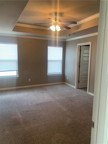 2011 N Carl Street, Siloam Springs, AR 72761