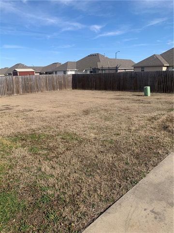 2011 N Carl Street, Siloam Springs, AR 72761