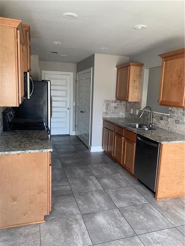 2011 N Carl Street, Siloam Springs, AR 72761