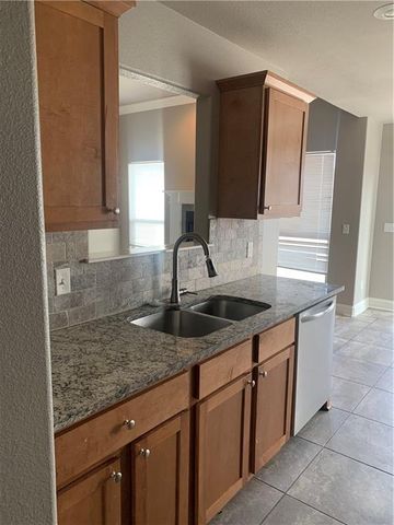 2011 N Carl Street, Siloam Springs, AR 72761