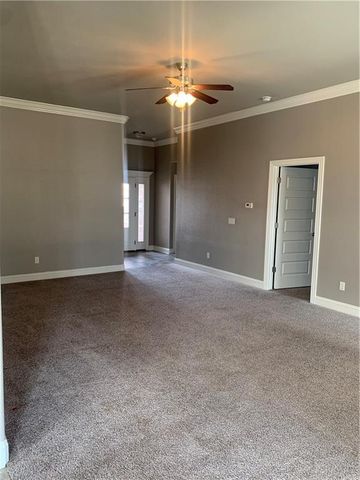 2011 N Carl Street, Siloam Springs, AR 72761