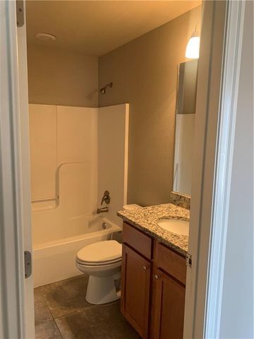 2011 N Carl Street, Siloam Springs, AR 72761
