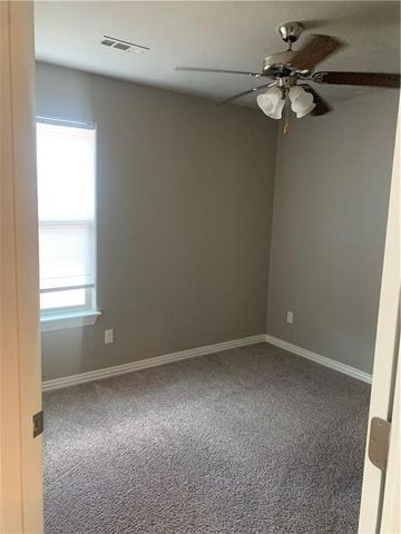 2011 N Carl Street, Siloam Springs, AR 72761