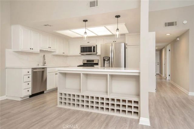 1934 Suntree Lane B, Simi Valley, CA 93063