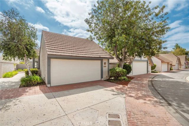 1934 Suntree Lane B, Simi Valley, CA 93063