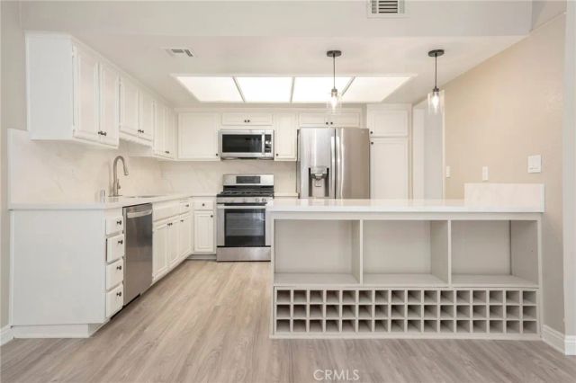 1934 Suntree Lane B, Simi Valley, CA 93063