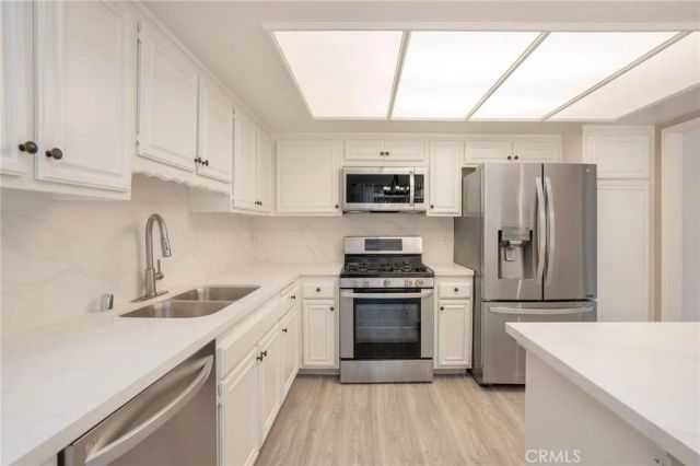1934 Suntree Lane B, Simi Valley, CA 93063