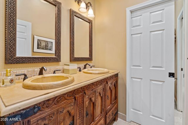 7999 E LA JUNTA Road, Scottsdale, AZ 85255