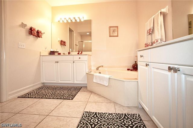 825 Bentwater CIR 101, Naples, FL 34108