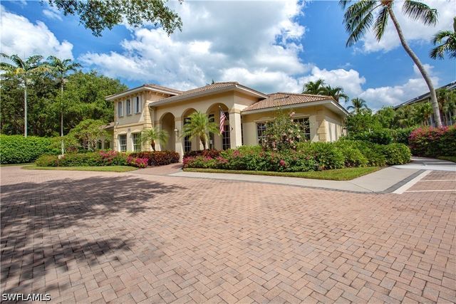 825 Bentwater CIR 101, Naples, FL 34108
