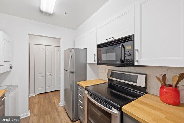 8330 MONTGOMERY RUN RD #J, Ellicott City, MD 21043