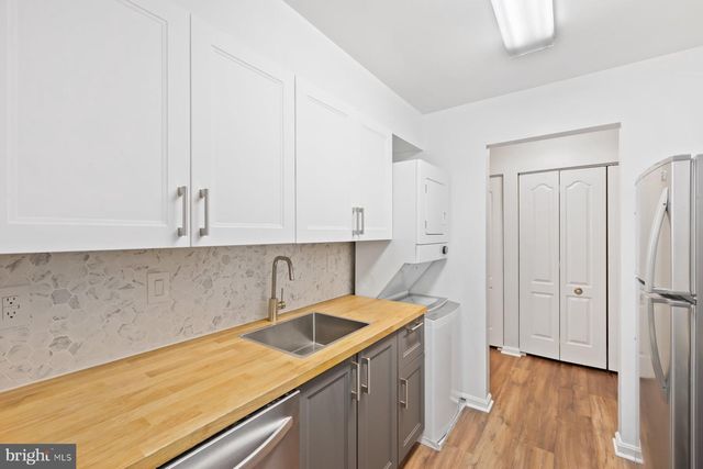 8330 MONTGOMERY RUN RD #J, Ellicott City, MD 21043