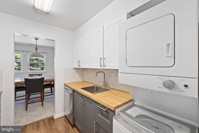 8330 MONTGOMERY RUN RD #J, Ellicott City, MD 21043