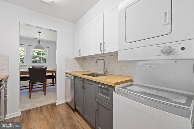 8330 MONTGOMERY RUN RD #J, Ellicott City, MD 21043