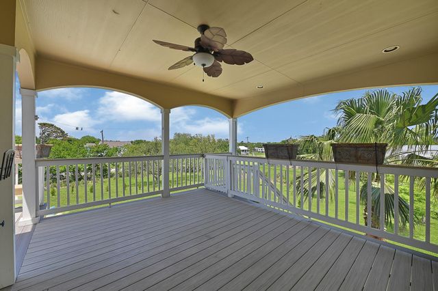 1004 8th Street, Dickinson, TX 77539