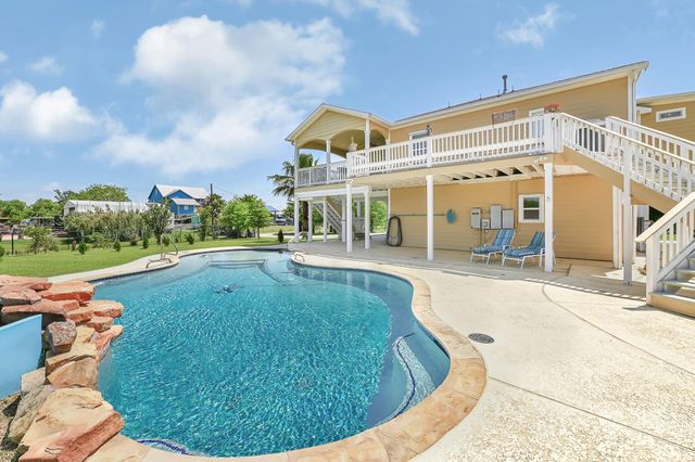 1004 8th Street, Dickinson, TX 77539