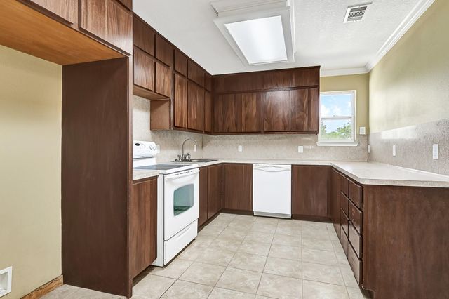 1004 8th Street, Dickinson, TX 77539