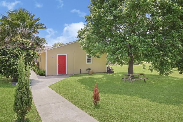 1004 8th Street, Dickinson, TX 77539