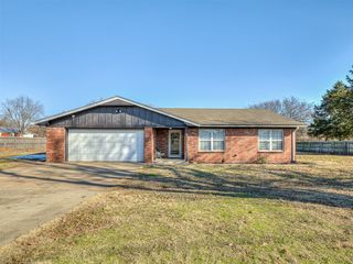 13 Walnut Drive, Ninnekah, OK 73067