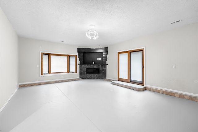 704 E Mentor Rd, Assaria, KS 67416