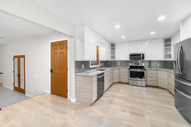 704 E Mentor Rd, Assaria, KS 67416