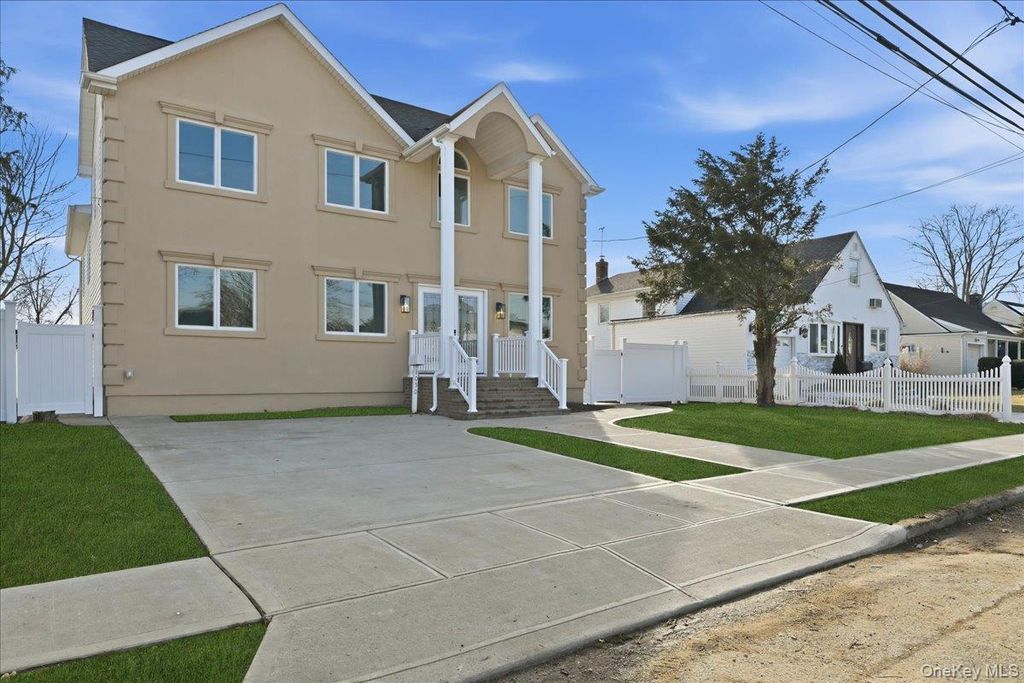 1050 Hastings Street, Baldwin, NY 11510