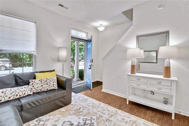 274 Paradise DR, Portsmouth, VA 23701