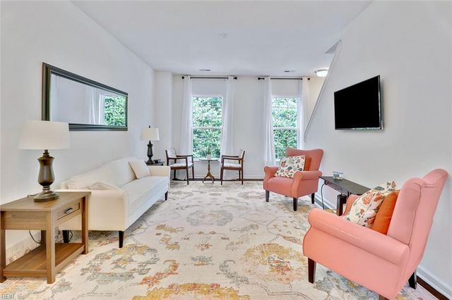 274 Paradise DR, Portsmouth, VA 23701