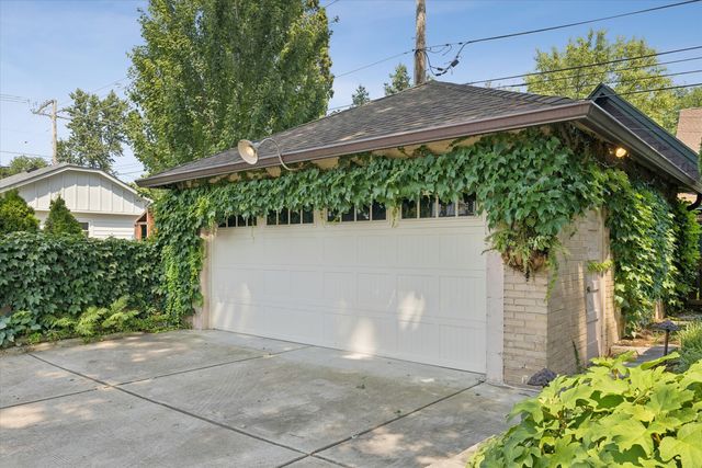 411 N Belmont Avenue, Arlington Heights, IL 60004