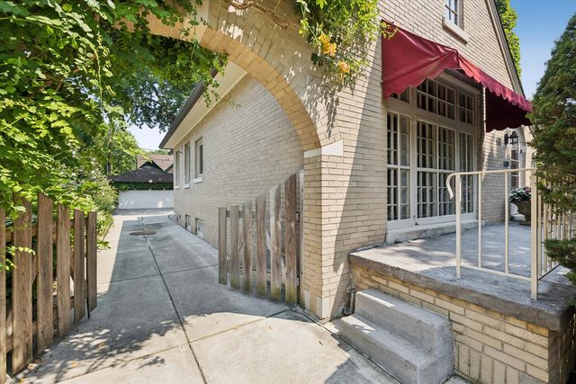 411 N Belmont Avenue, Arlington Heights, IL 60004