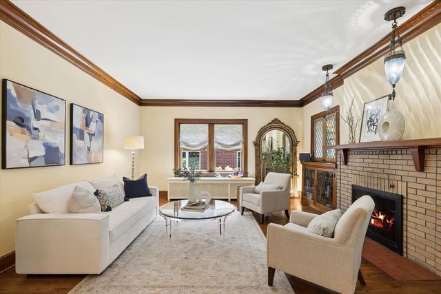 411 N Belmont Avenue, Arlington Heights, IL 60004